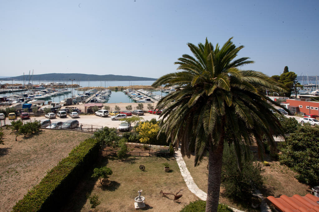 Yacht Beach Apartments Kaštela 外观 照片